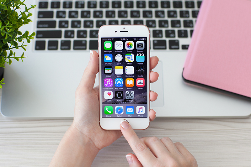 Woman holding iPhone6S Rose Gold